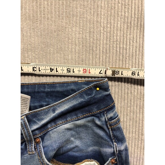 Time And Tru Denim Jeans Size 18 Petite Straight Medium Wash Distressed - Picture 8 of 15